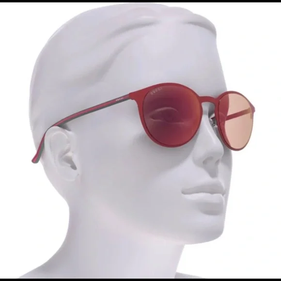 Gucci | Accessories | Authentic Gucci Red Mirrored Classic  display picture 2